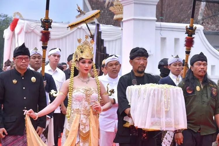 Poster post Drama Kolosal "Peuting Munggaran" Tandai Puncak Milangkala Tatar Sunda