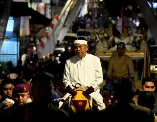 Poster post Dedi Mulyadi Manfaatkan Kirab Mahkota Binokasih untuk Sidak Infrastruktur dan Antisipasi Bencana