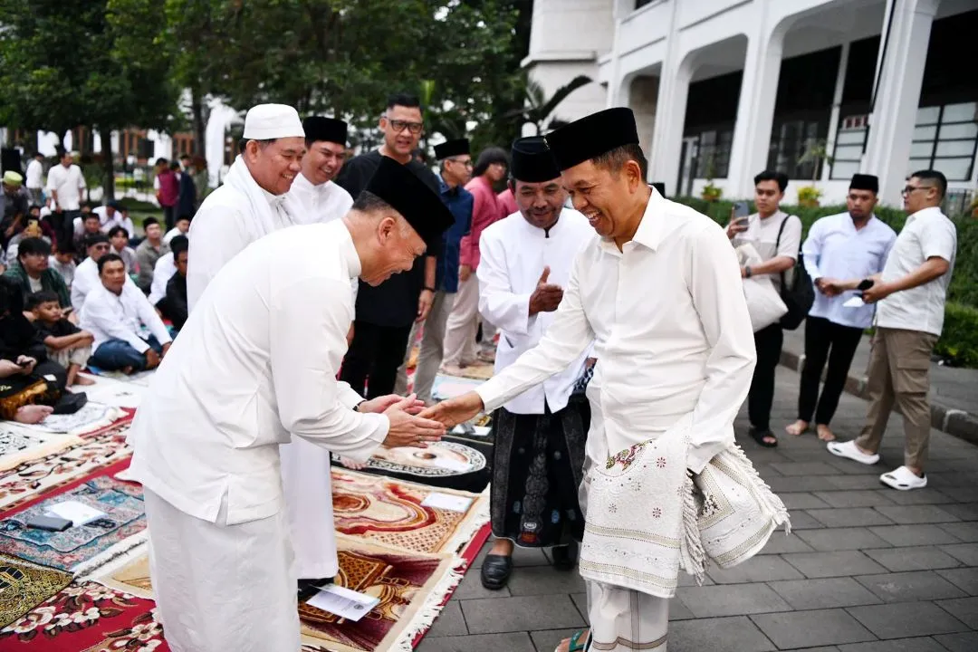 Poster post Momen Idulfitri 1447 H/ 2026, KDM Mohon Maaf kepada Warga Jabar