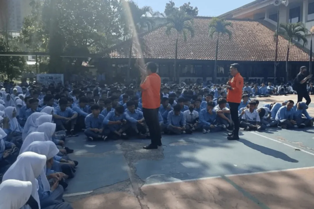Pembelajaran kesiapsiagaan dalam dokumentasi SMKN 10 dan SMKN 13 Bandung, 14 Oktober 2025.