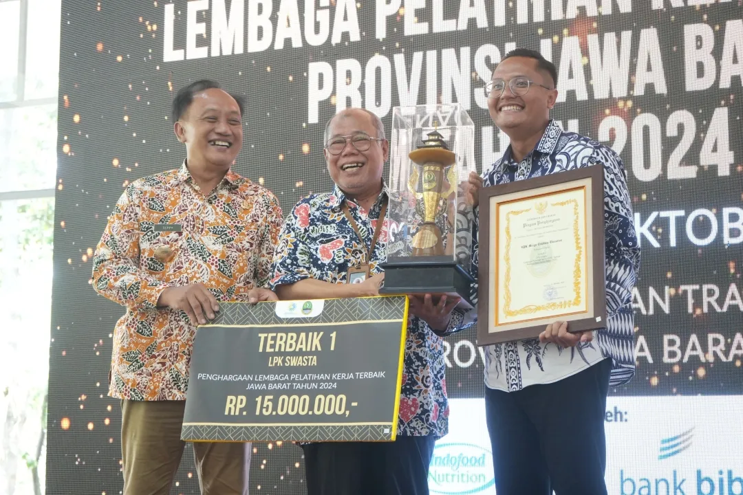 Poster post Pemda Provinsi Jabar Beri Penghargaan Siddhakarya dan LPK Terbaik