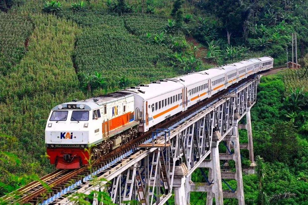 Poster post Disparbud Jabar Dorong Wisata Berbasis Kereta Api melalui West Java Railway Heritage