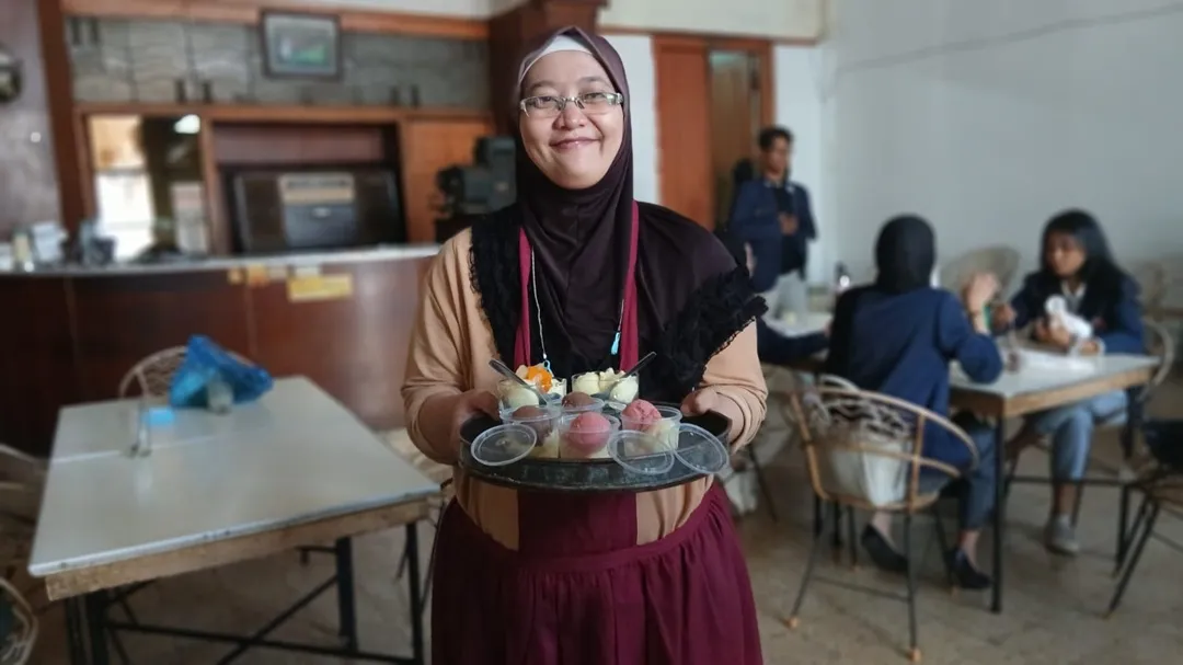 Poster post Menjelajah Rasa & Cerita di Bandung Melalui Gastronomy Tour on Bandros