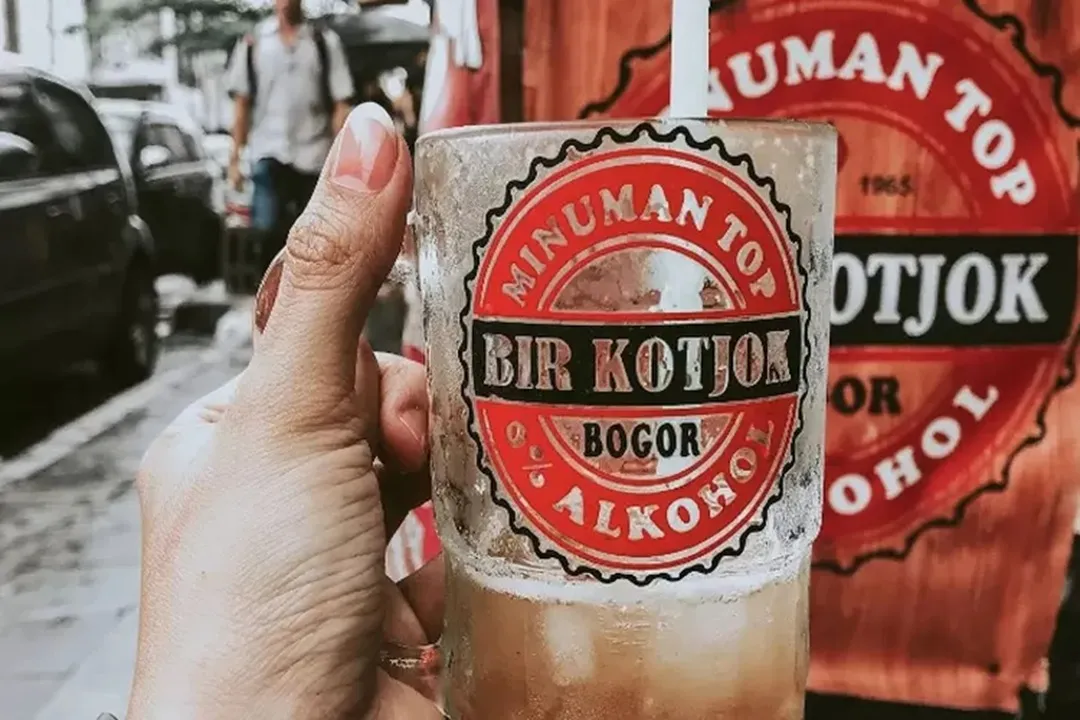 Poster post Tidak Bikin Mabuk, Ini Keistimewaan Bir Kotjok dari Bogor