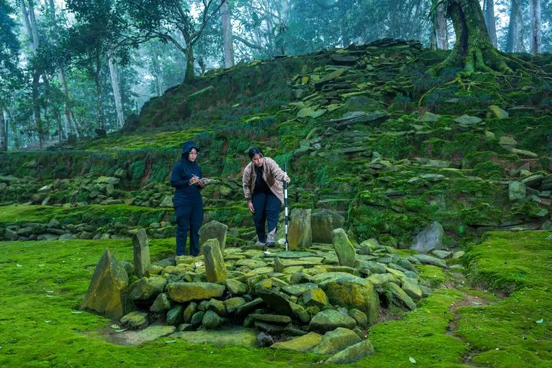Situs Cibalay Kabupaten Bogor (Foto: National Geographic)